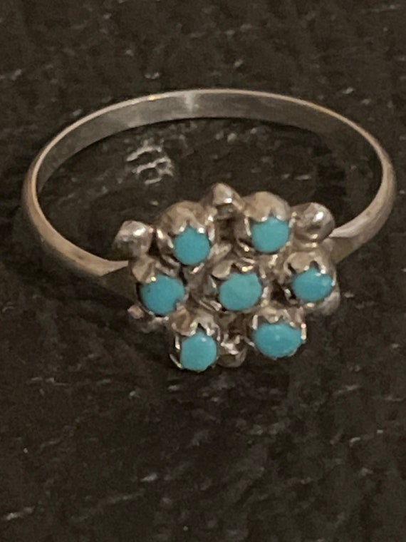 Anello a grappolo fatto a mano con gioielli Zuni in argento
