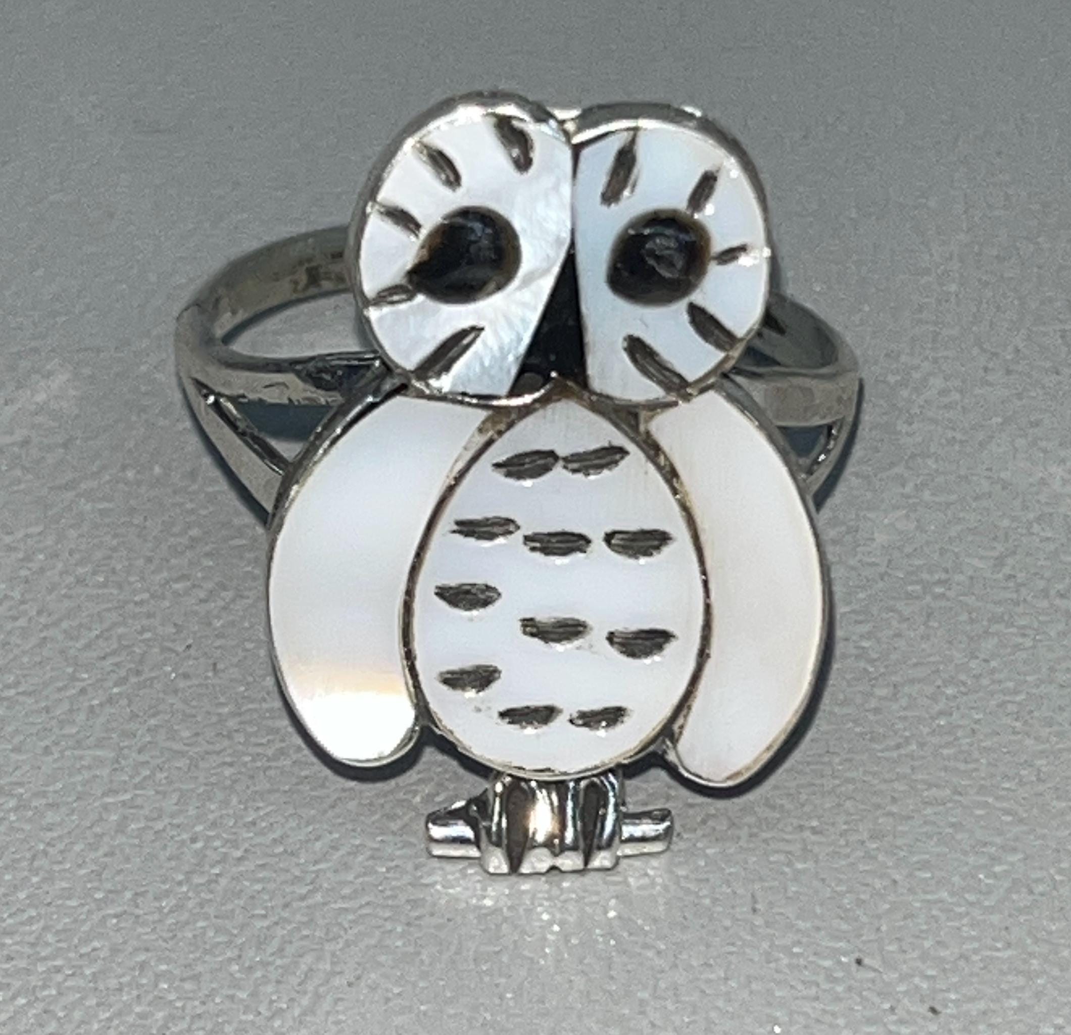 Zuni handmade cluster owl inlay mother of pearl onyx sterling silver ring size 8.5
