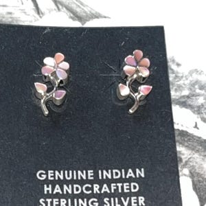 Boucles d'oreilles traditionnelles en grappes de nacre avec incrustations d'argent sterling, amérindiennes, bijoux Zuni - Donna Lasiloo