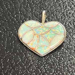 Zuni hecho a mano de plata de ley opal incrustación de corazón