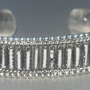 Joyería Navajo hecha a mano de plata de ley con múltiples piedras y búfalo blanco con punta de aguja, pulsera de declaración
