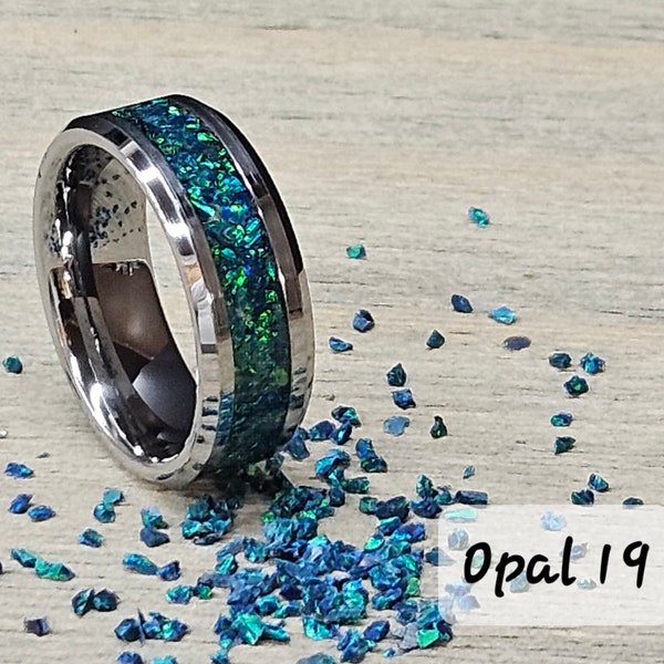 Handgemaakte Opal glow in the dark ring - Gemaakt met Deep Sea Opal 19 en Aqua Glow - Gratis gepersonaliseerde gravure - Wolfraamband