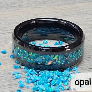 Handgefertigt- Opal leuchtend im dunklen Ring - Hergestellt mit Marine Opal 2 und Blue Glow - Kostenlose personalisierte Gravur- Schwarzes Keramikband