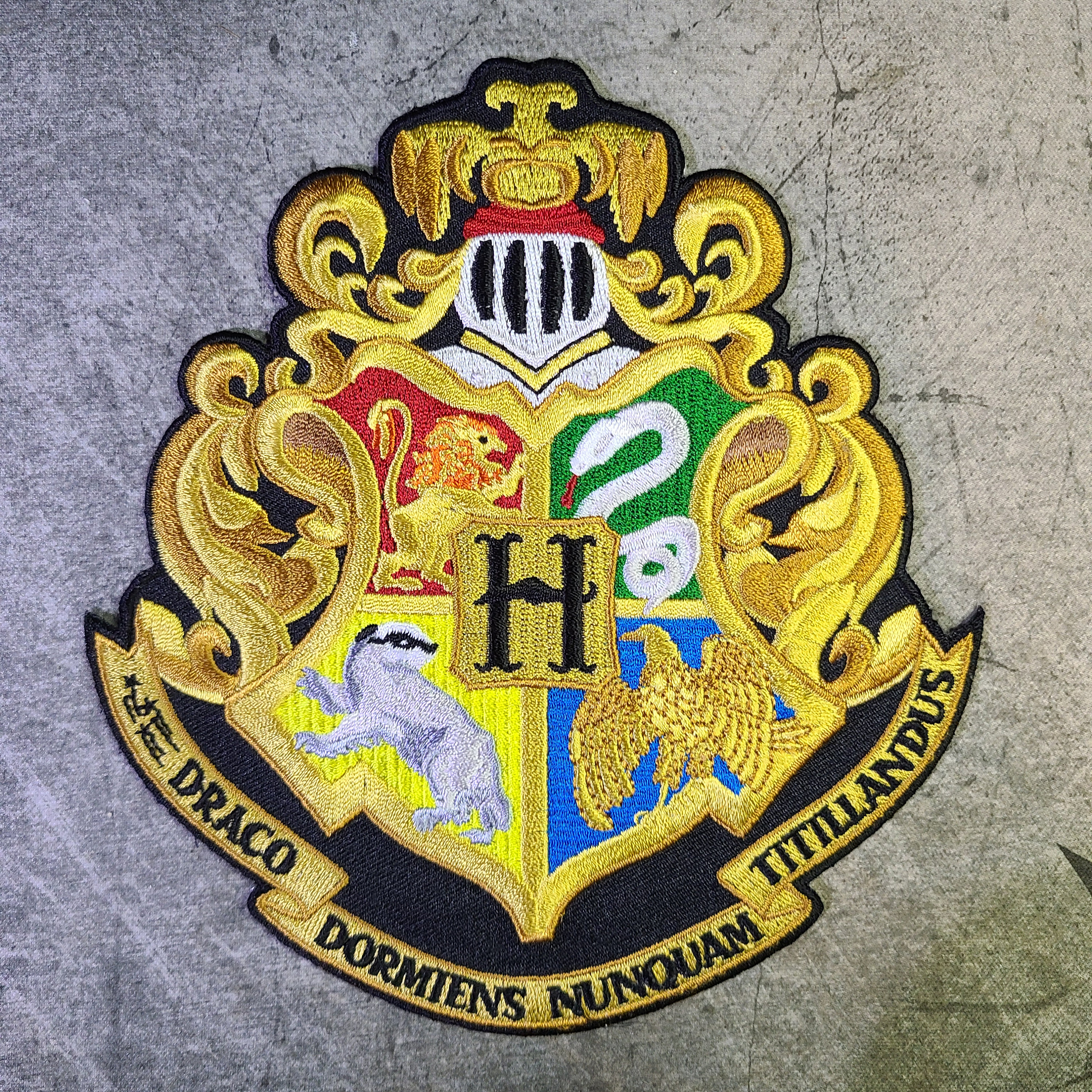 Hogwart Crest Embroidery - Etsy