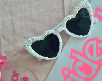 Frau der Party-Sonnenbrille
