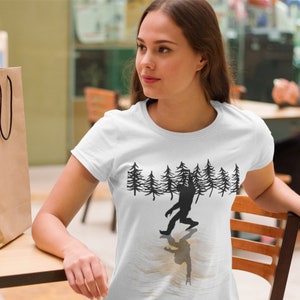 Big foot shirt, Bigfoot Tee, Big Foot T-Shirt, Yeti t-shirt, Sasquatch shirt, Squatch Tee, Retro shirt, Retro T-shirt, Funny Shirt
