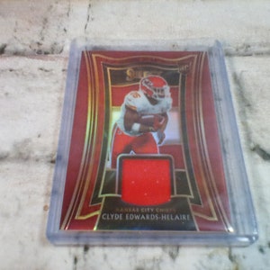 Clyde Edwards-Helaire 2020 Auswahl von Rookie Swatches Prizm Panini Auswahl Fußballkarte, roh, nahezu mint