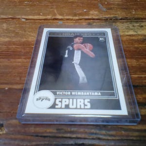 Victor Wembanyama rookie card nba hoops panini 2023-24 hoops basketball card #298 raw presque état neuf