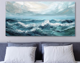 Peut inclure: Peinture à l'huile représentant une scène océanique dynamique. L'œuvre présente des nuances de bleu sarcelle et de blanc, capturant le mouvement des vagues sous un ciel nuageux. Les coups de pinceau créent de la texture, soulignant le mouvement de l'eau et la lumière du ciel.