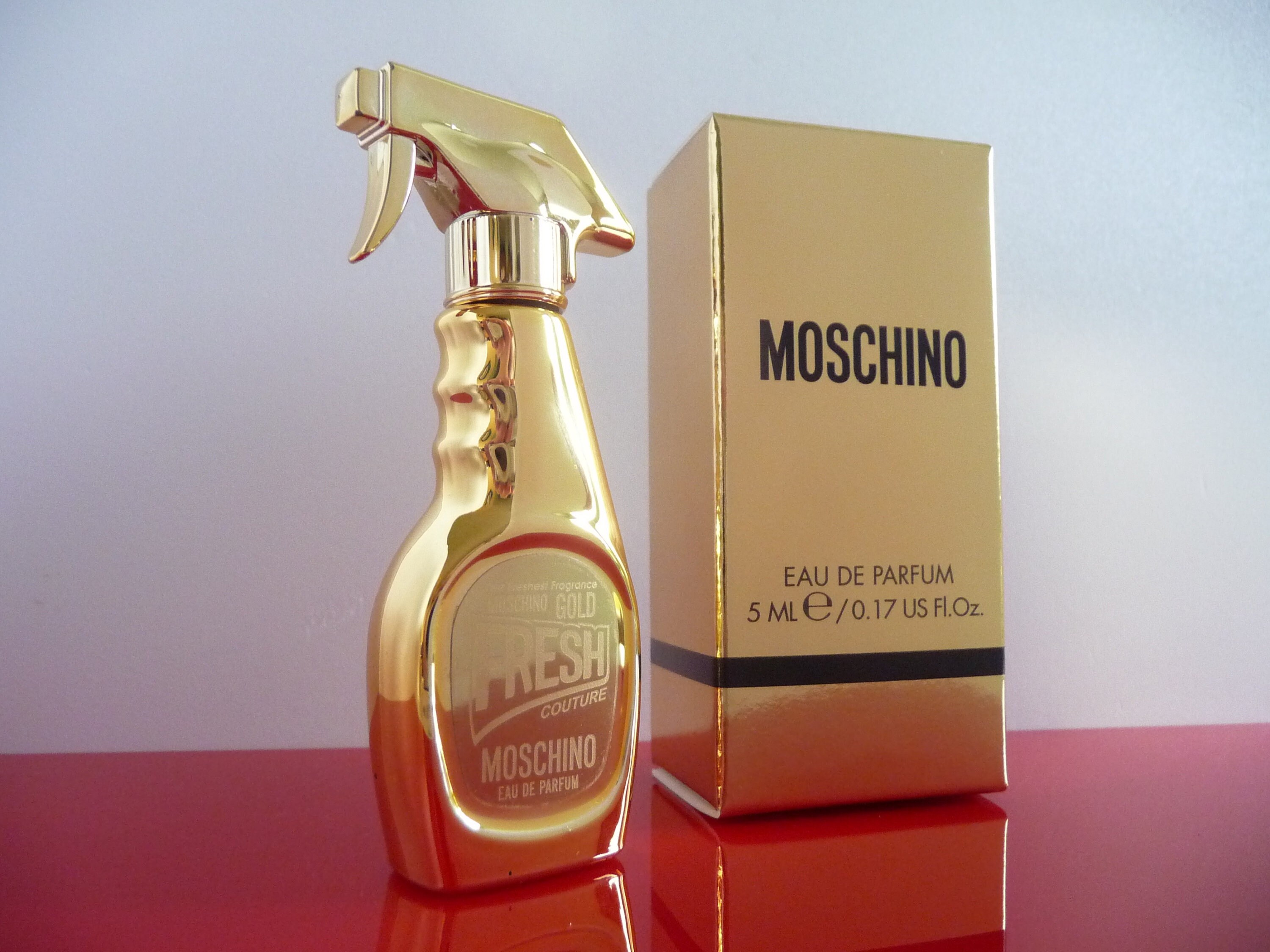 Moschino Gold Fresh Couture. Moschino духи золотые. Мини духи Moschino.