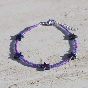 Purple Beaded Bracelet with Rainbow Star Charms – Aesthetic Y2K Adjustable Jewelry