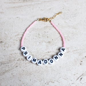 Pulseira de contas Primadonna – Miçangas rosa claro – Acabamento dourado – Pulseira da amizade de 18 cm + extensor de 2,5 cm – Joia artesanal para presente