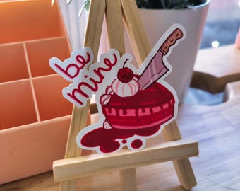 Be Mine Körsbärstårteklistermärke - Söta Skrik | Vattentätt vinylklistermärke | Kusligt sött | Spöklikt | Halloween | Kawaii Pastell Goth-vibbar