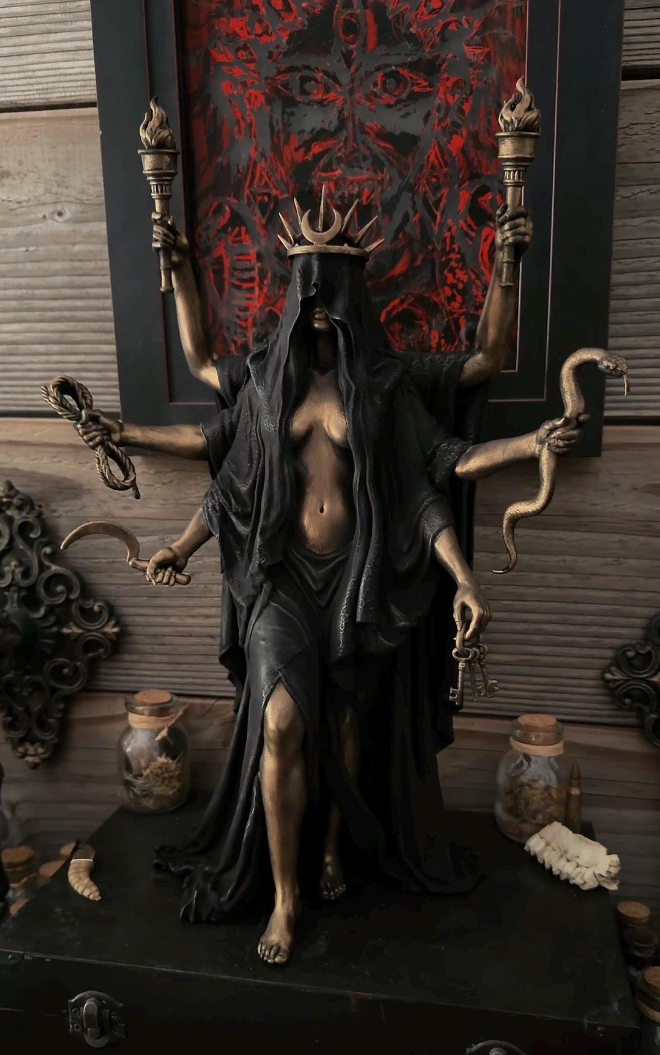 Hecate statue - Etsy 日本