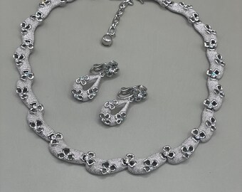 Zestaw naszyjnika/klipsów VTG Crown Trifari Silvertone Crystals w kwiaty