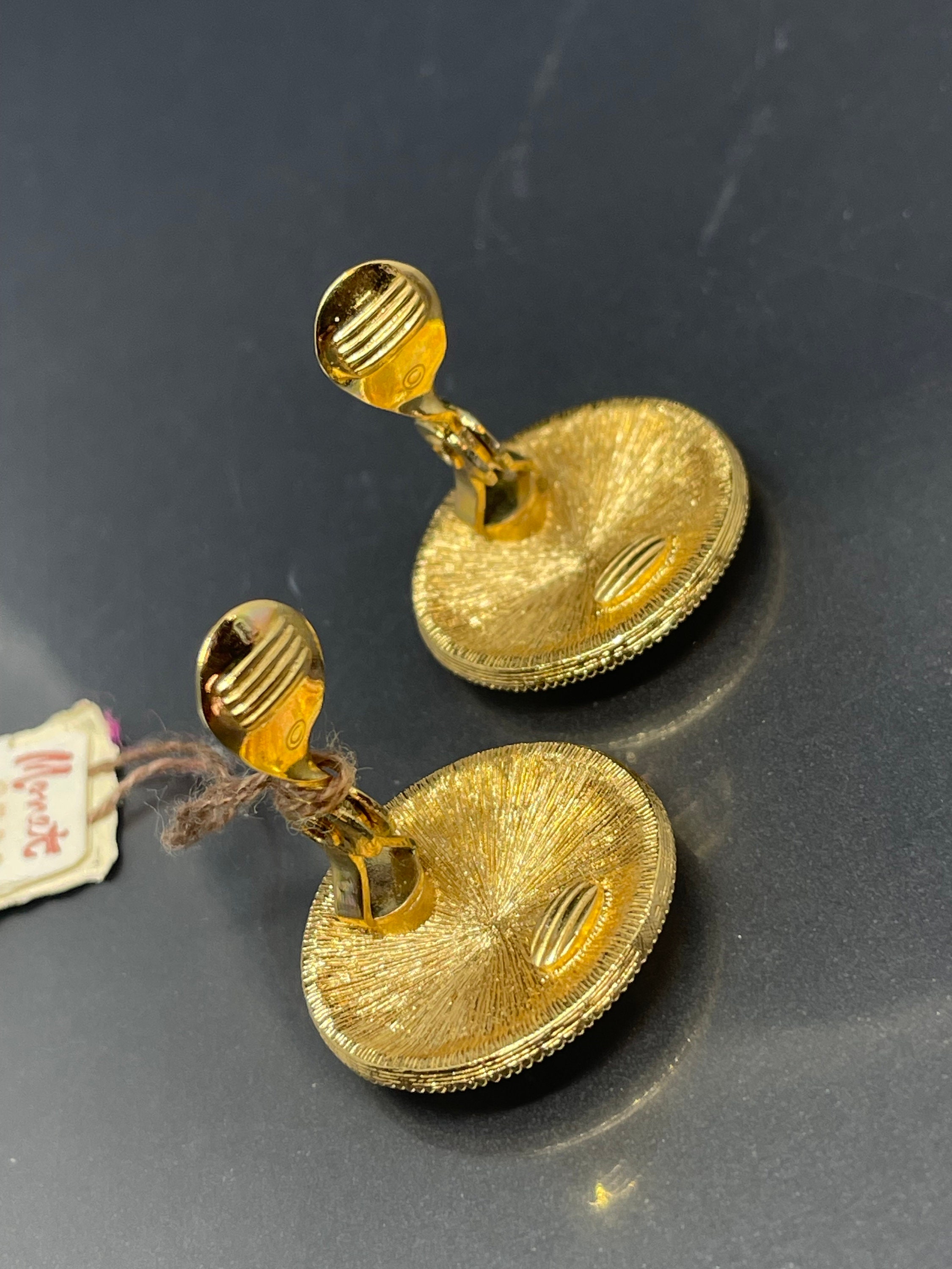 Vintage Signed Textured Gold Tone Round Button Classy Clip on