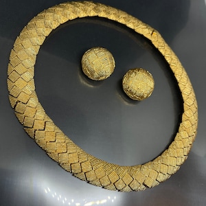 18k GP BZ Italy Signed 18.5-22.5” Gold Tone Magnetic Closure