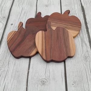 Walnut Pumpkin Coaster Set, Halloween Décor, Medium Brown Wooden Coasters, Handmade Wooden Pumpkin, House Warming Gift, Halloween Gift
