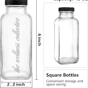 Puede incluir: Botella cuadrada de vidrio transparente con tapa negra. La botella mide 15,2 cm de alto, 5,6 cm de ancho y 6,1 cm de profundidad, con una capacidad de 355 ml. El texto "the wellness collective" está impreso en la botella.