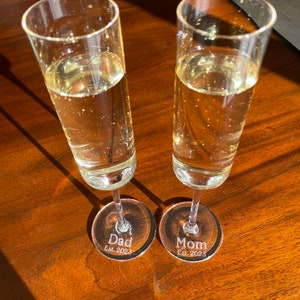 Custom Etched Champagne Flutes | New Parent Gift | Baby Shower Gift | Mom/Dad Champagne Glasses