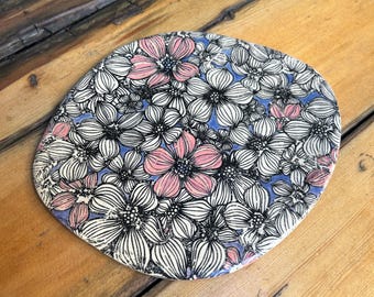 Handgemachter Keramik Teller mit Blüten