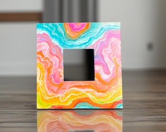 Miroir irisé avec cadre surcyclé et peint à la main de couleur arc-en-ciel