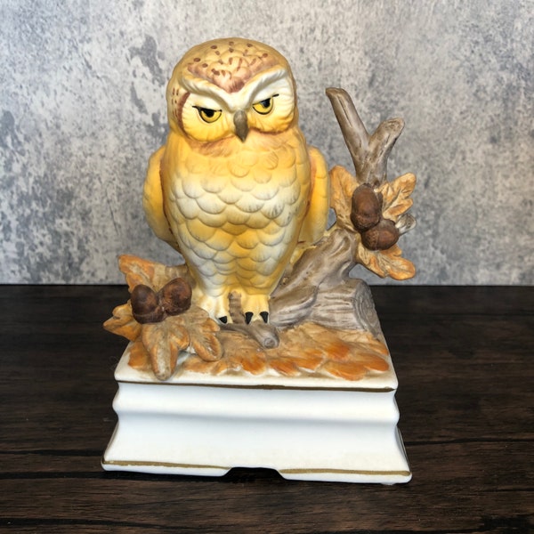 Vintage Towle Vintage Handpainted Colorful Fine Porcelain Ceramic Owl Musical Music Box Figurine Statue plays lovely Melody "Autumn Leaves"