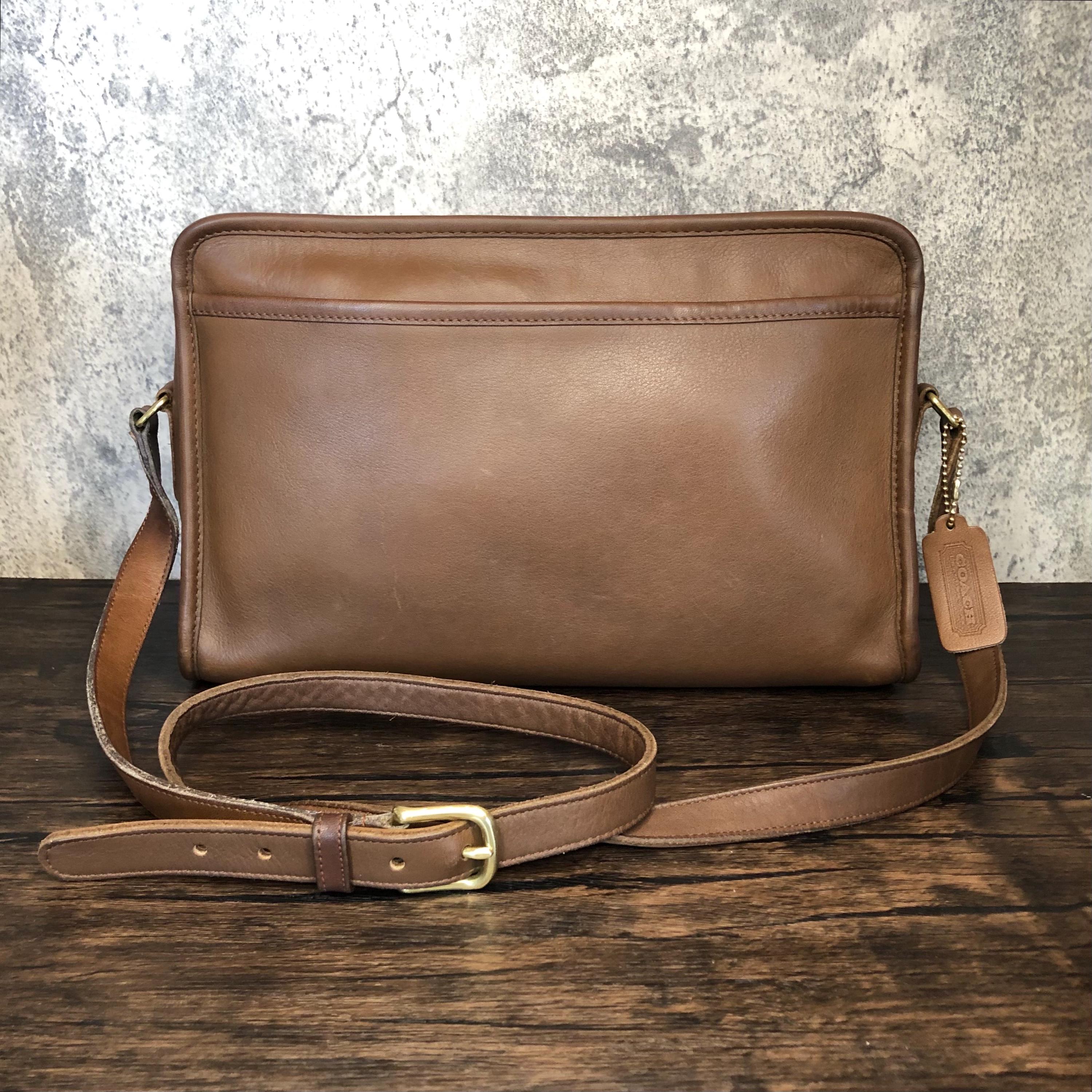Hard to Find! Vintage Coach #9820 Swagger Crossbody Bag in Hard to Find! Vintage Coach #9820 Swagger Crossbody Bag in