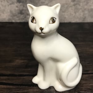 Vintage Lenox White Porcelain Ceramic White Cat Figurine Statue Collectible with Gold Gild on Eyes and Nose.