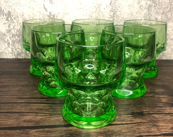 Rares !! vintage Lot de 6 verres à eau style gobelet plat Géorgien, vaseline en uranium vert, empreinte de pouce en verre à dépression, 1950s