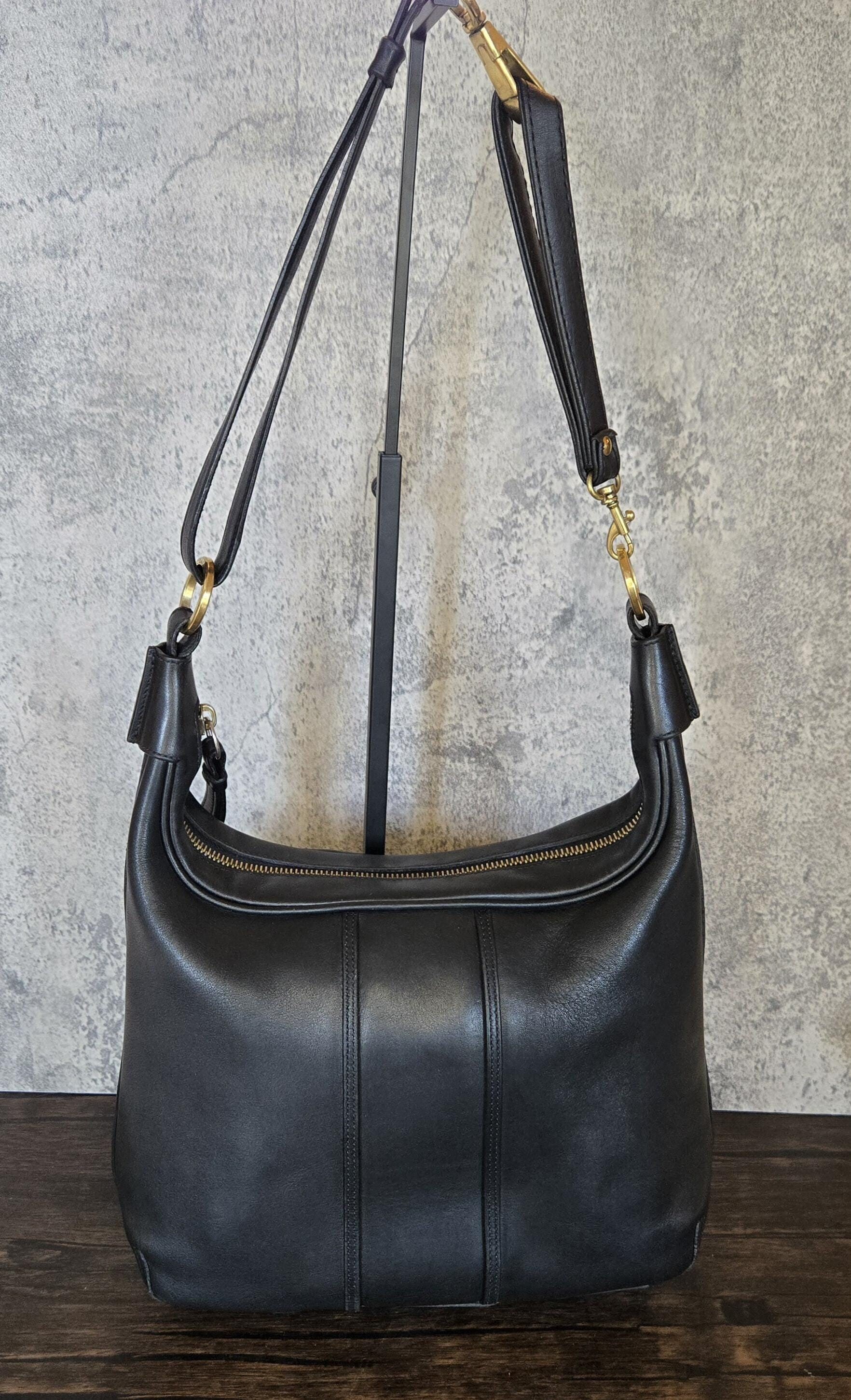 Vintage Coach #6950 Amanda Hobo Shoulder Bag in Black Genuine