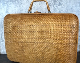 Vintage Tightly Woven Plaited Tan, Brown, Beige Bamboo Rectangular Double Handle Suitcase Briefcase Unique Home Display Decor. Peg Closure.