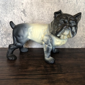 Antike schwarz und weiß bemalte Gusseisen Englisch American Bully Bulldog Hund Schwere Türstopper Figur Skulptur Statue. Geschenk zum Vatertag.