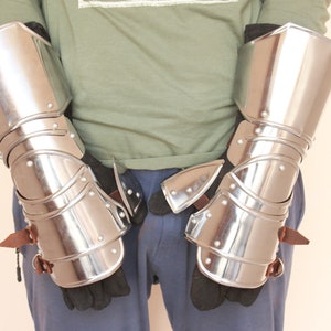 HANDMADE LARP Gothic Steel Functional Gauntlets