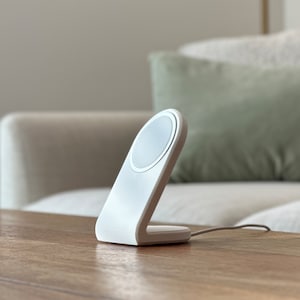 BEND – MagSafe iPhone Stand  – Minimalist 3D Printed Charging Dock for Desk or Nightstand | Compatible with Apple MagSafe Charger