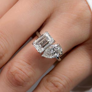 Toi Et Moi Ring Emerald And Pear Moissanite Engagement Ring Vintage Wedding Ring For Women14K Solid Gold Dainty Ring Two Stone Promise Ring