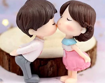 Resin Kissing Couple for Tray Gardening/Doll House/Fairy Garden/Terrariums/Landscaping/Craft Model Work (Multicolour) - Set of 2 pcs