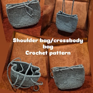 Op de afbeelding: Vier afbeeldingen tonen een handgemaakte, grijze gehaakte schoudertas of crossbodytas. De tas heeft een trekkoordsluiting en een eenvoudige, getextureerde steek. De tekst "Shoulder bag/crossbody bag Crochet pattern" is zichtbaar.