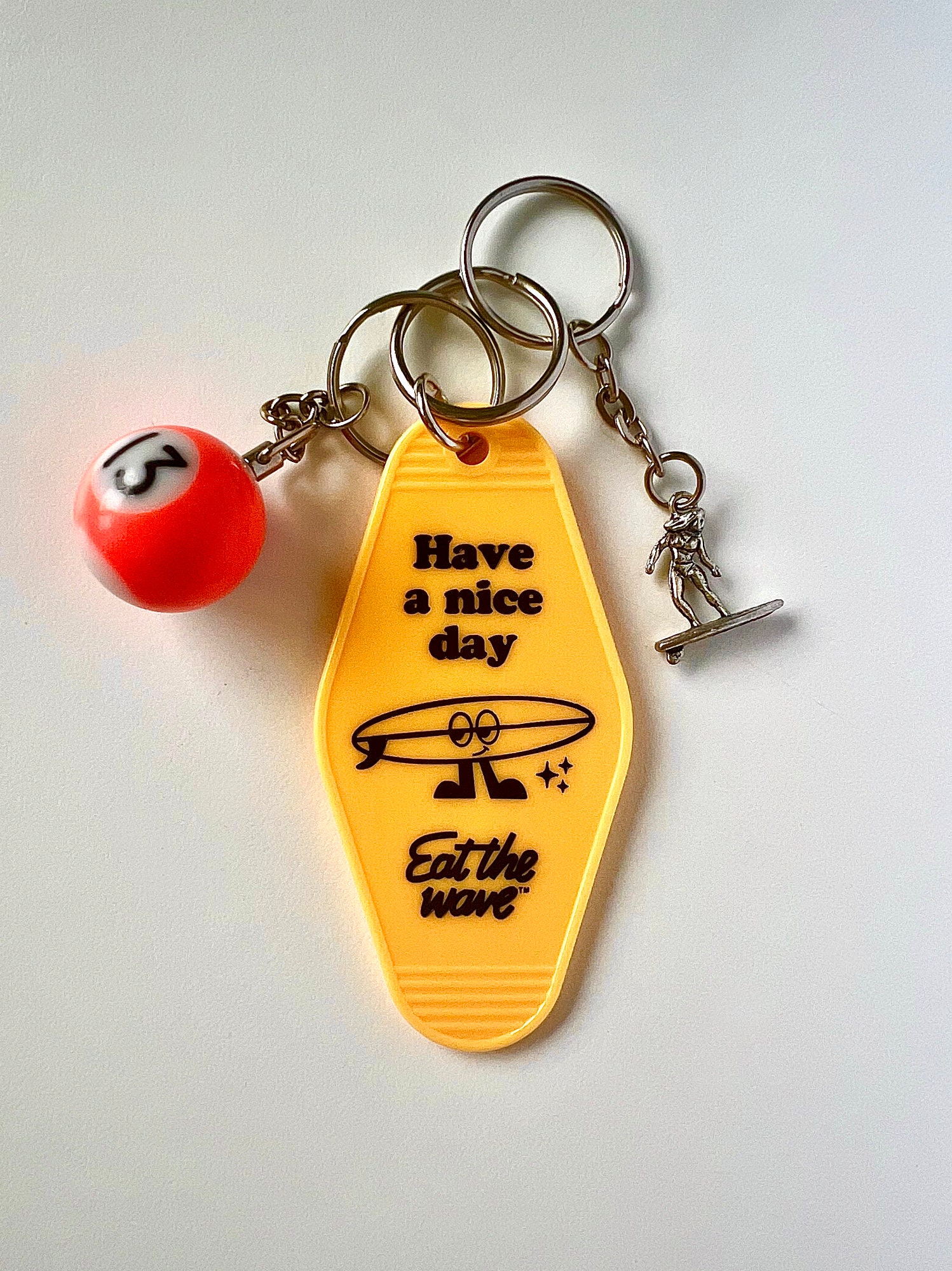 Retro Surfboard Keychain: Yellow Motel Style Key Tag - Etsy 日本