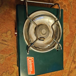 VINTAGE COLEMAN #5431-700G ONE BURNER PROPANE STOVE WITH STAND H4.4