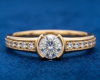 Runder Diamant Verlobungsring in Gelbgold | Bezel Set Solitaire mit Pavé Band | Minimalist Versprechen Ring | Zierlicher Brautschmuck