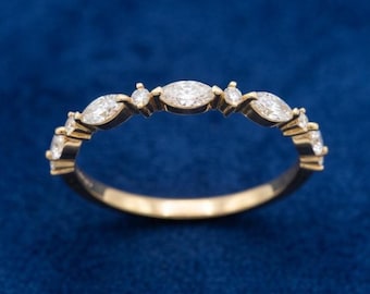 Marquise Diamant Ehering, Gold Stapelring, minimalistischer Halb Eternity Ring, Geschwungenes Diamant Band, Geschenk für Sie