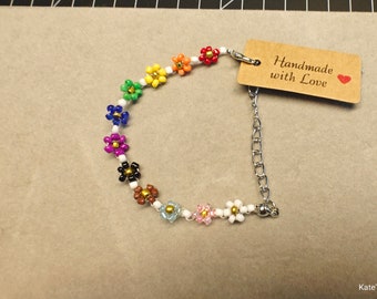 Handgemaakte pokemon-armband met kralen en bloemen