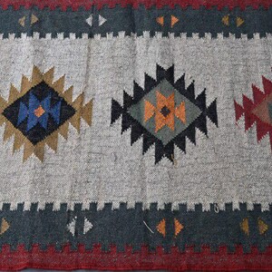 Tapis indien traditionnel en jute de chanvre tissé à la main, tapis en jute de chanvre durable et respectueux de l&#39;environnement, tapis en jute fabriqué à la main, tapis en jute de chanvre moderne, chanvre biologique