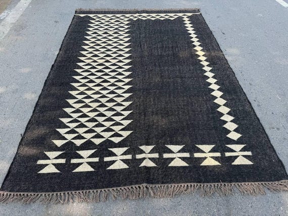 Handmade Wool Jute Rug - Black Charcoal Minimalist Area Rug, Modern Geometric Dhurrie, Scandinavian Asymmetric Rug, Rustic Handloom Carpet