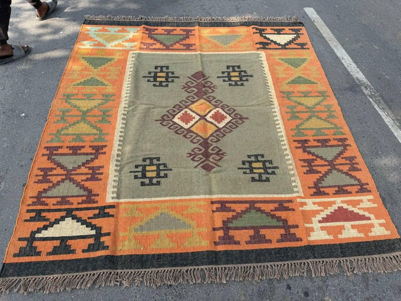 Wool Jute Kilim Rug
Turkish Jute Rug
Area Jute Rug
Traditional Rug
8x10 Jute Rug
Bohemian Rug
Wool Jute Rug
Handmade Rug
Livingroom Rug
Turkish Rug
Southwestern Rug
Rustic Rug
9x12 Ft Kilim Rug