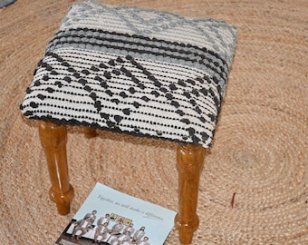 Taburete Kilim hecho a mano, reposapiés Kilim, taburete bohemio, tapizado en algodón, muebles hechos a mano, taburete Kilim decorativo para sala de estar.