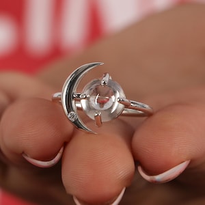 18K Gold Round Cabochon Lab Diamond Moon Ring: Celestial Design