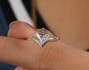 1.50 CT Kite Lab Grown Diamond Engagement Ring: Solitaire Gold