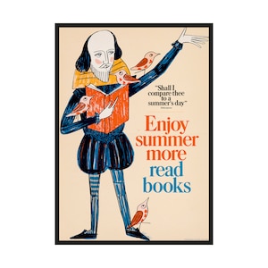 Könnte beinhalten: Ein Vintage-Poster mit einer Cartoon-Illustration von William Shakespeare, der ein Buch hält und von Vögeln umgeben ist. Das Poster hat einen cremefarbenen Hintergrund mit blauen, orangefarbenen und roten Akzenten. Der Text lautet "Shall I compare thee to a summer's day" und "Enjoy summer more read books".
